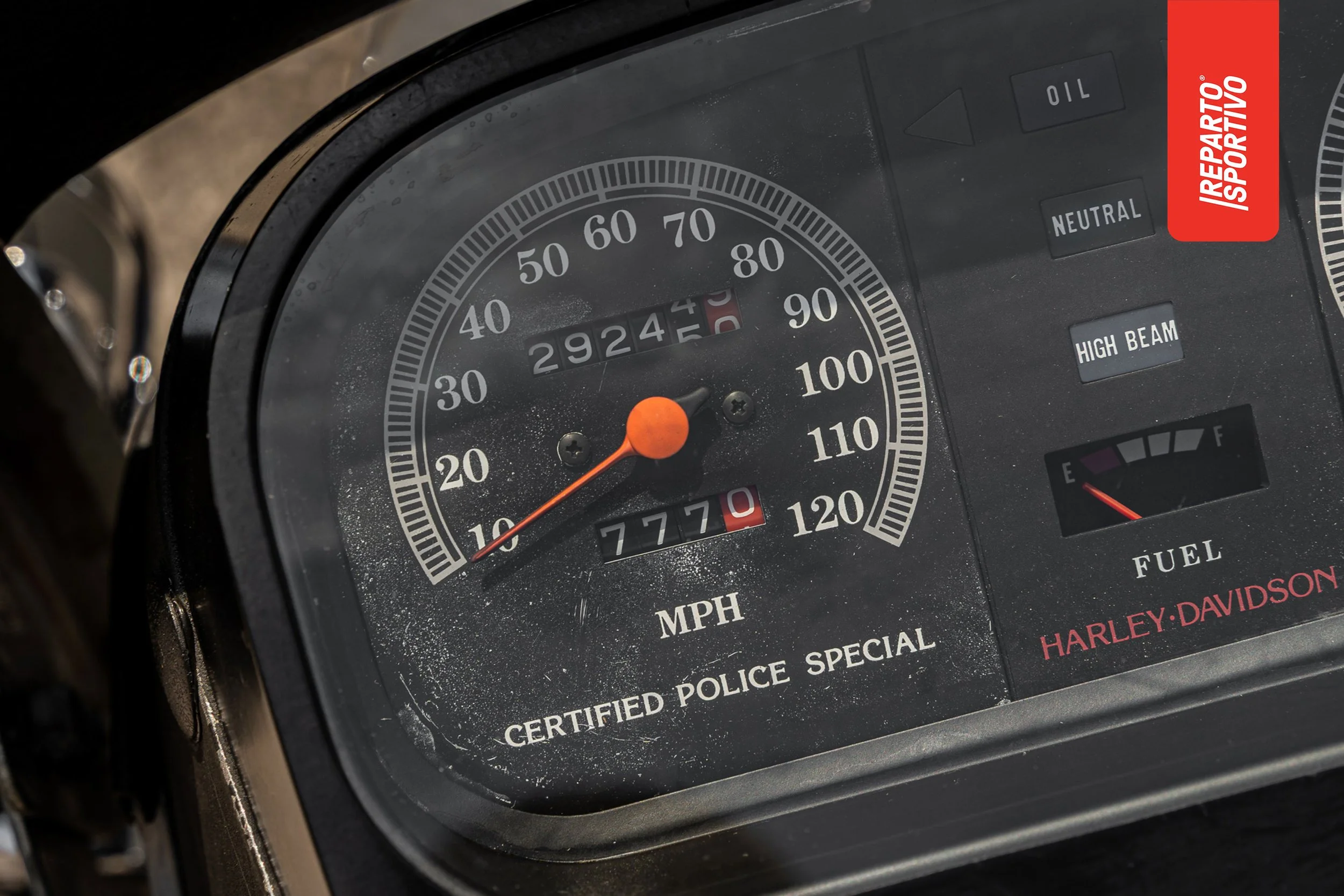 ELECTRA_POLICE_08.jpg