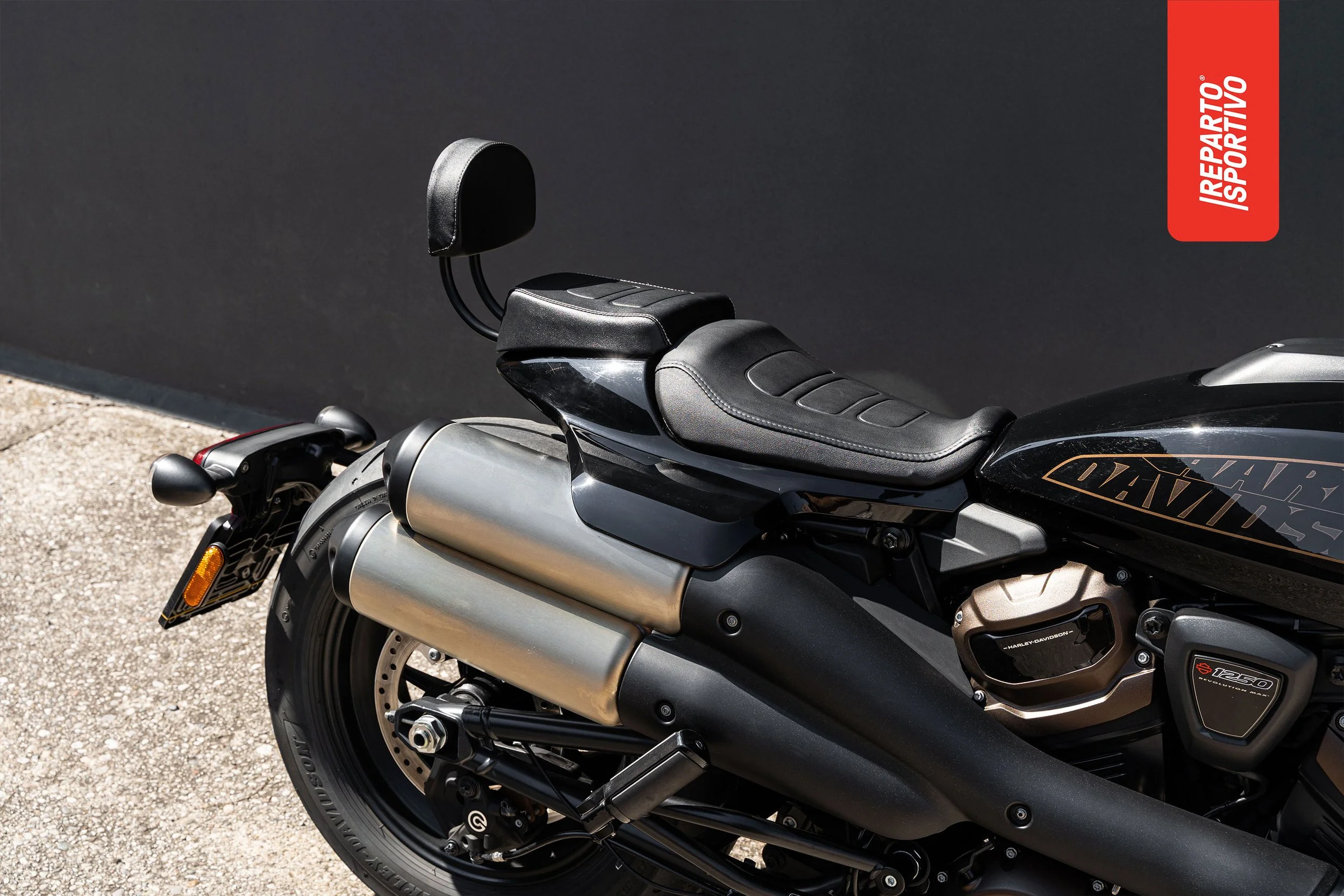 SPORTSTER_08.jpg