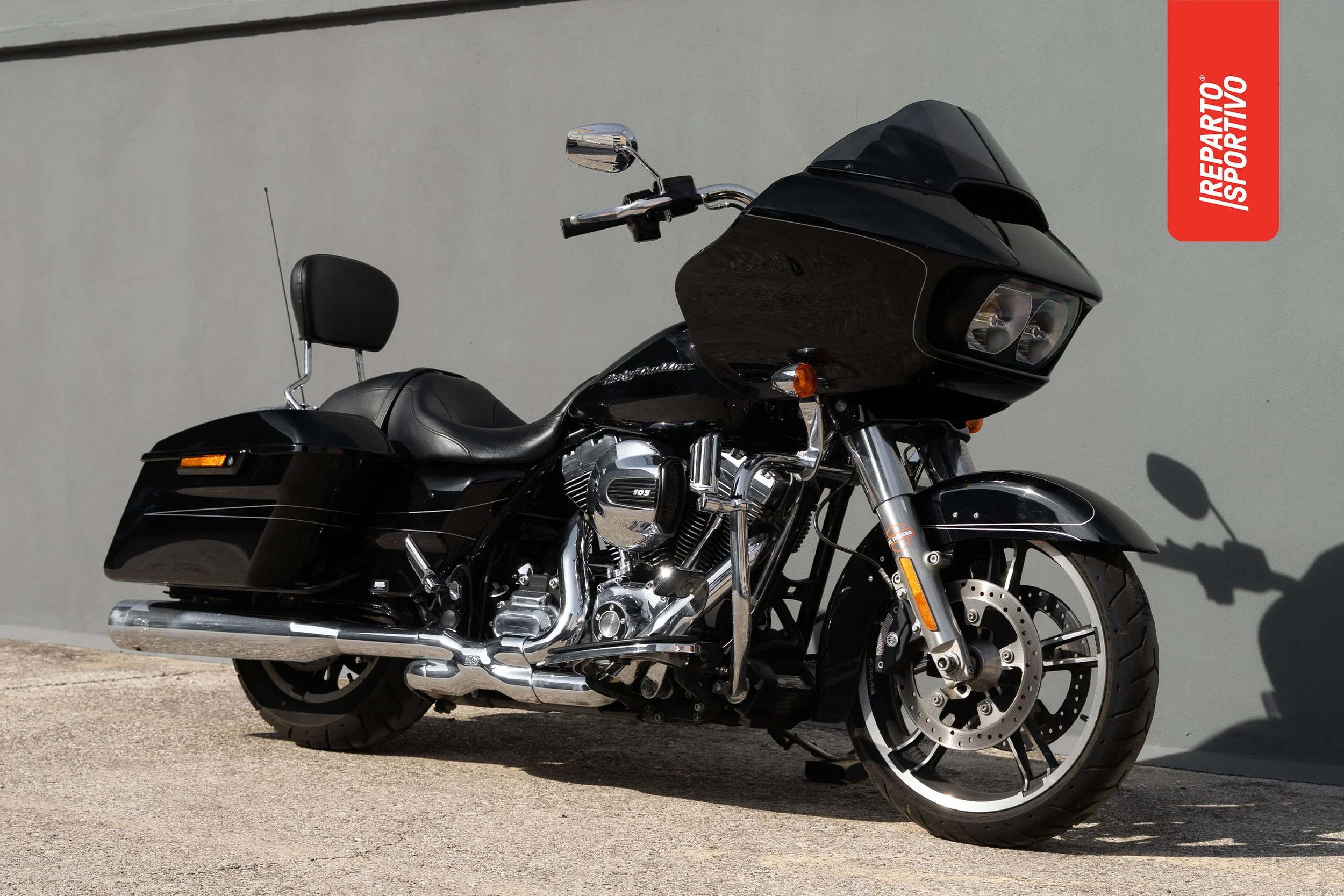 ROAD_GLIDE_05.jpg