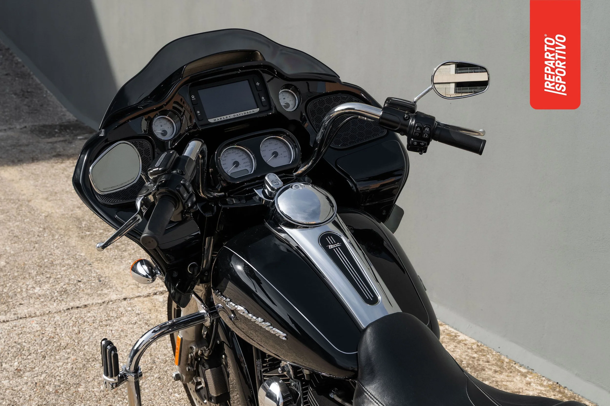 ROAD_GLIDE_06.jpg