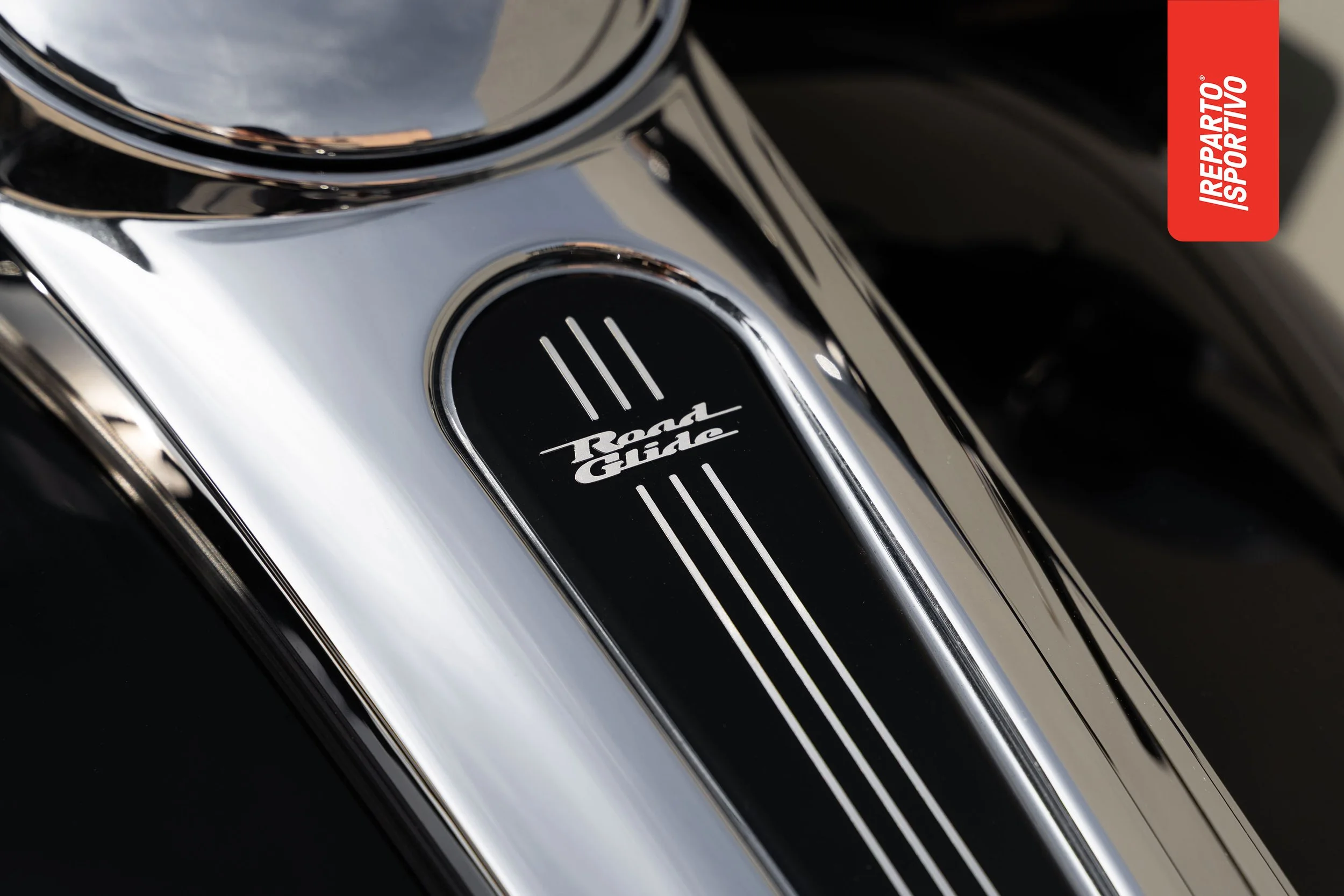 ROAD_GLIDE_07.jpg