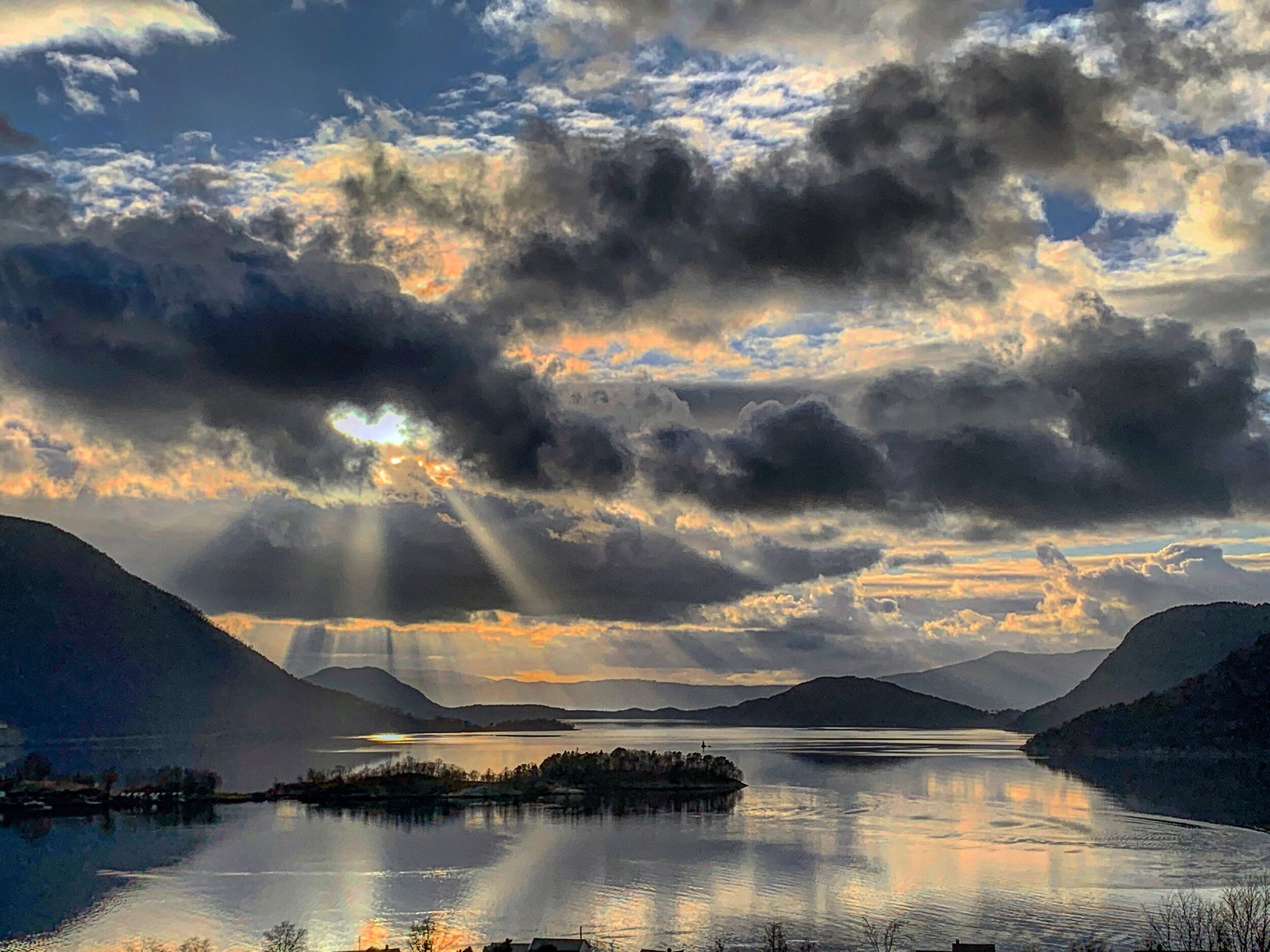 Utsikt over fjorden.jpeg