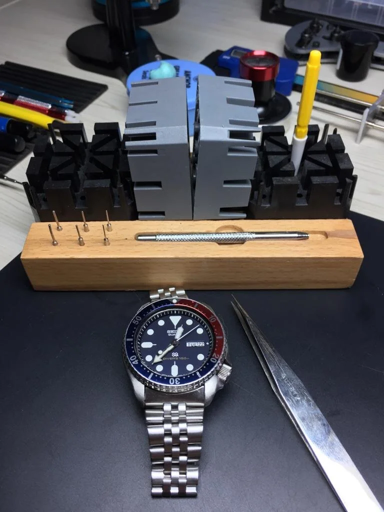 Seiko divers watch 7458-700B in for new glass from West Thurrock, Lakeside, Essex via postal service.