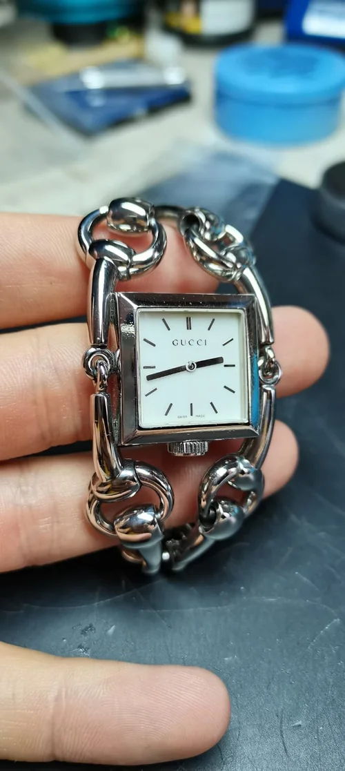 Gucci shop horseshoe watch