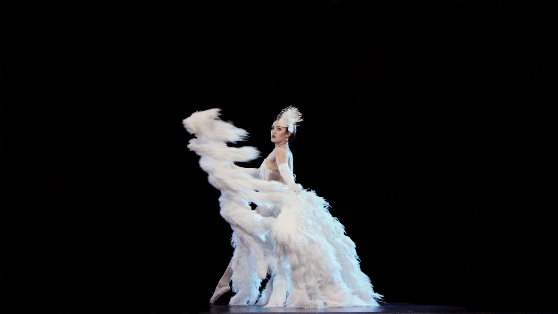 Smoke_&_Mirrors_Act_II_The_Swan_014.jpg