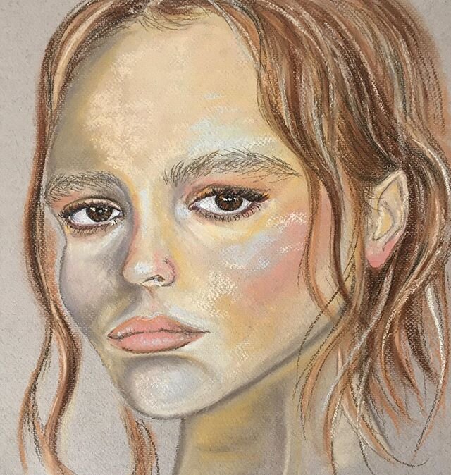 Lily-Rose
.
Carrying on exploring portrait painting and I love it!
.
@sennelier1887 Soft pastels on @cansonpaper A3 paper .
.
.
#lilyrosedepp 
#softpastels #sennelier #portrait  #fashionportrait #cansonpaper #fashionillustration #illustration 
#drawi