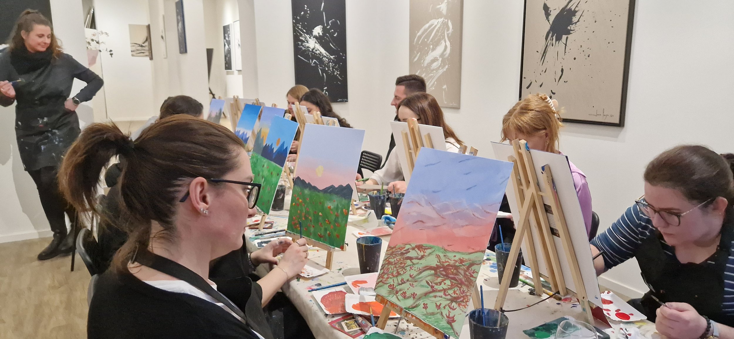 Geburtstag Malparty München: Mit Pinsel und Wein in München feiern – Ideen für euren Abend