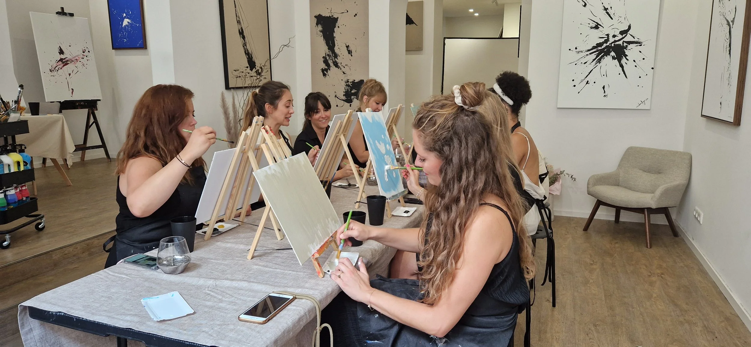 Sip &amp; Paint München Regen: Warum ein Malabend gerade dann perfekt ist