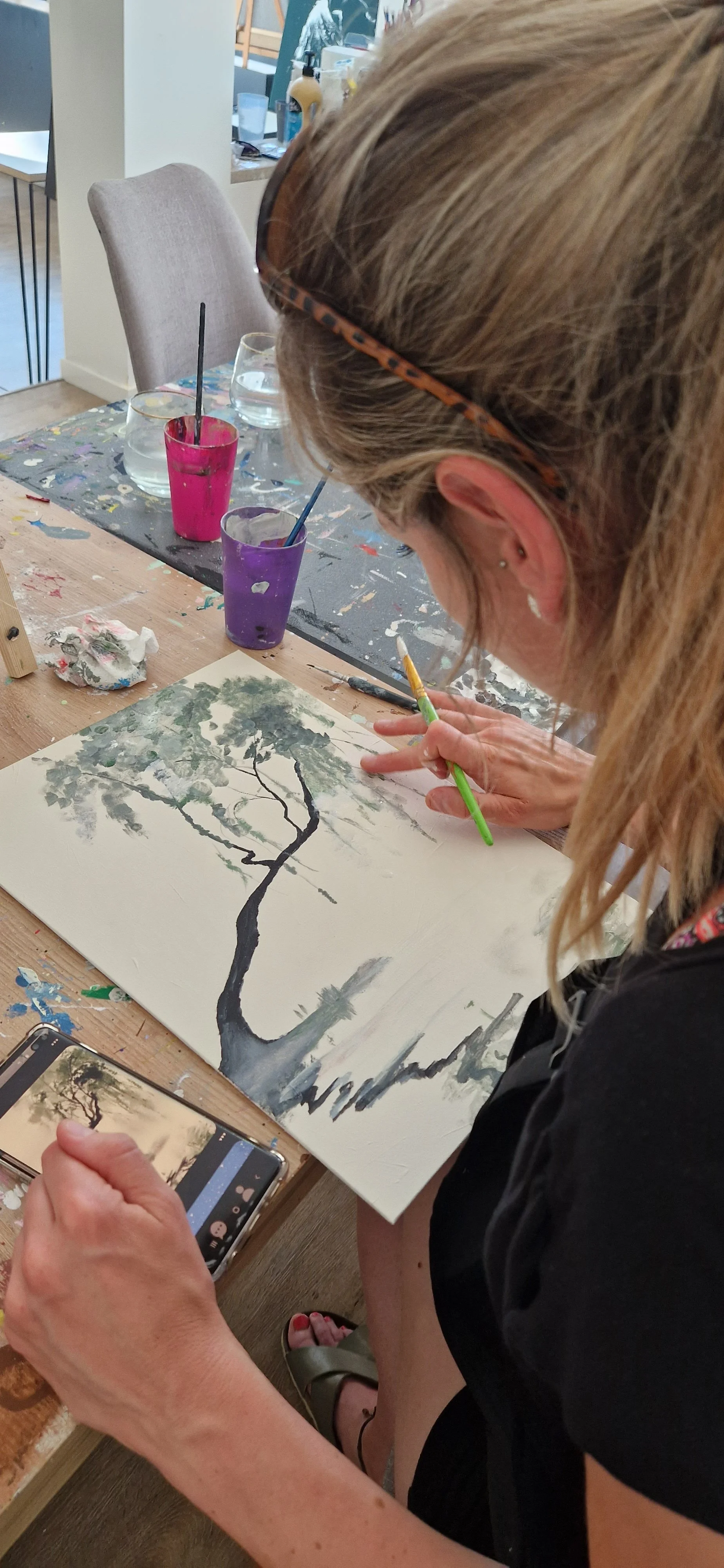 Malen mit Wein München: Was steckt eigentlich hinter dem Sip &amp; Paint Trend?