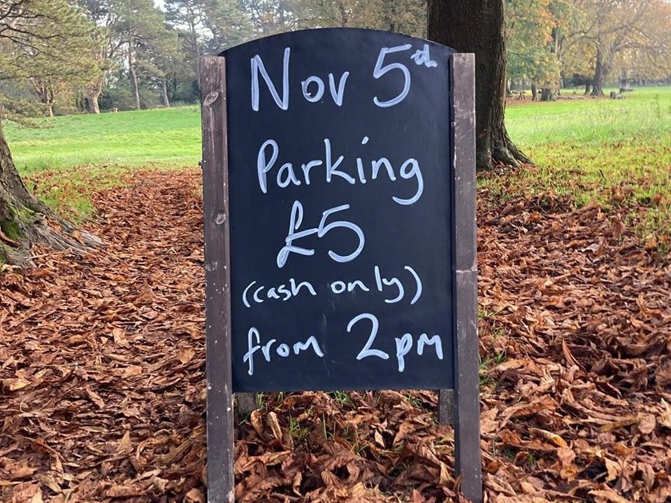 🎆 Lewes Bonfire Night Parking 🚗
The weather gods have been kind to us, so we are opening the field for parking for the bonfire night!
⏰️ Open from 2pm 
💰 Don't forget to bring your &pound;5 note (card signal not great!)
📍 BN7 3NS or ///dared.badg