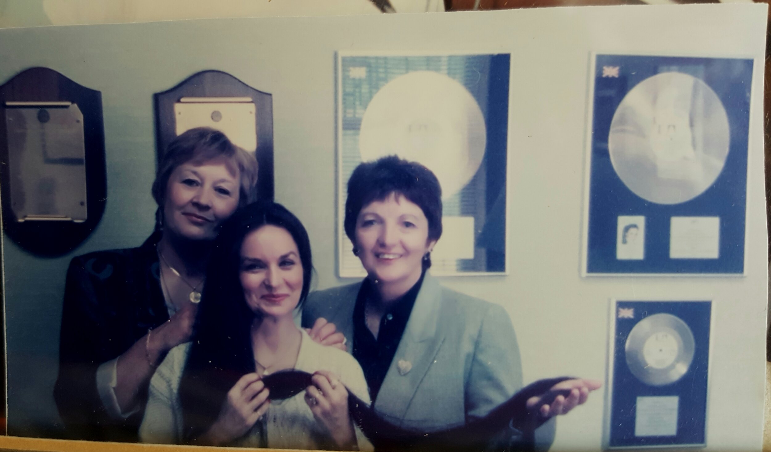  Meeting Crystal Gayle in her office, Nashville with Shirley Jones 