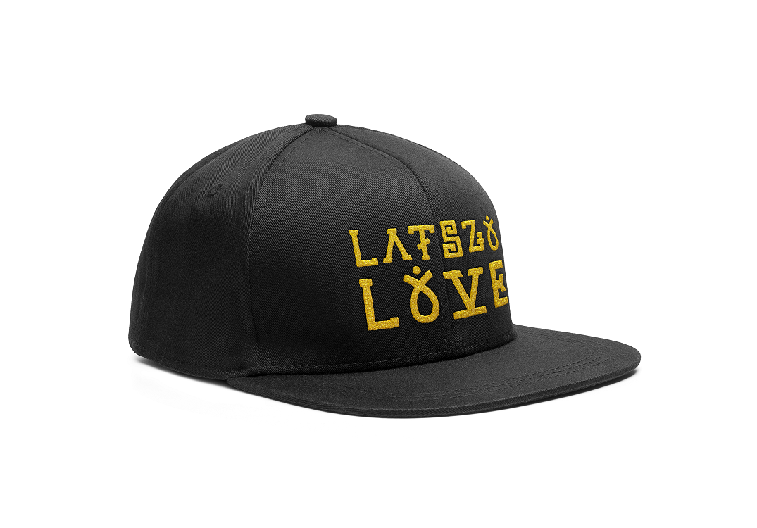 Snapback Cap PSD MockUp.png