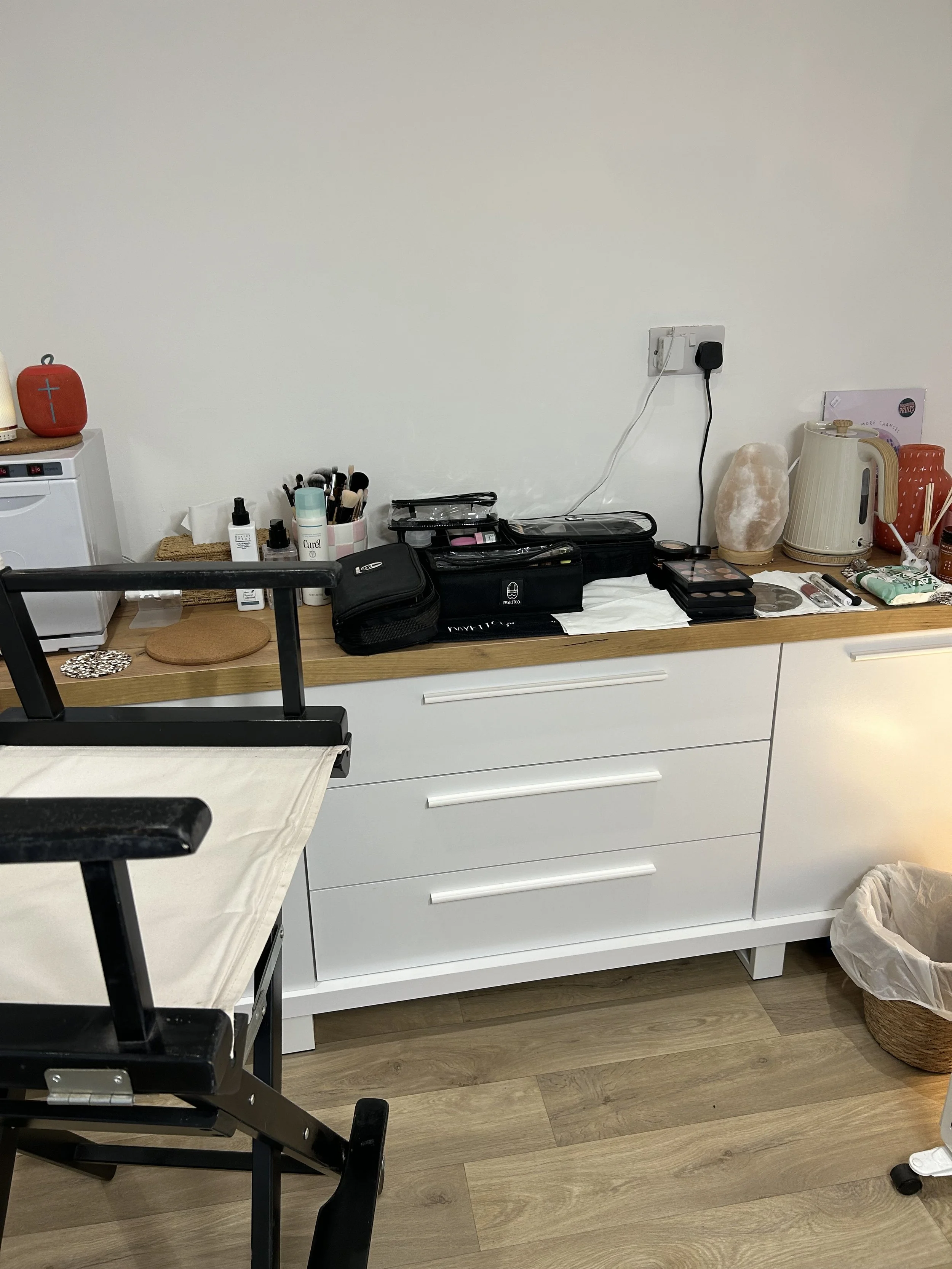 Makeup studio