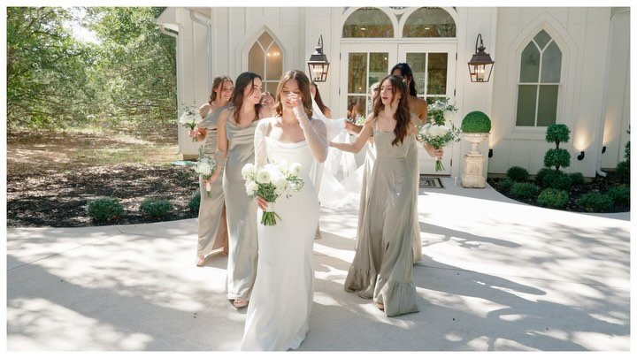 Postcards from Audrey &amp; James&rsquo;s wedding last weekend

I got to film my friends get married last weekend, and being around friends all day was a 10/10 experience

Planning @simplyelegantxo 
Venue @thefrenchfarmhousevenue 
Photography @moment