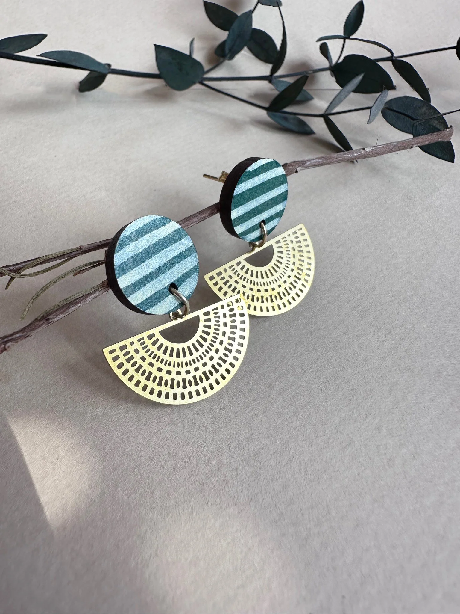 circle fan studs-grn stripe3.jpg