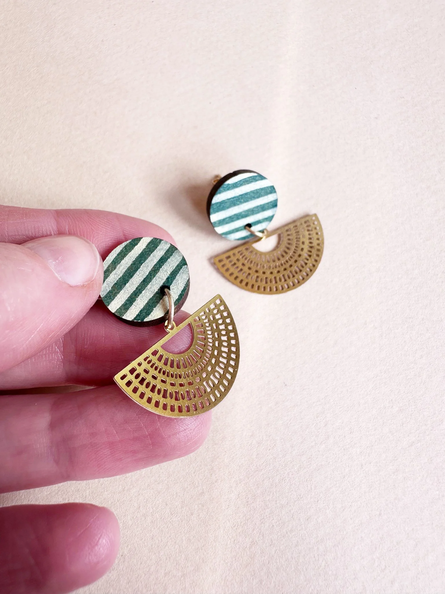 circle fan studs-grn stripe5.jpg