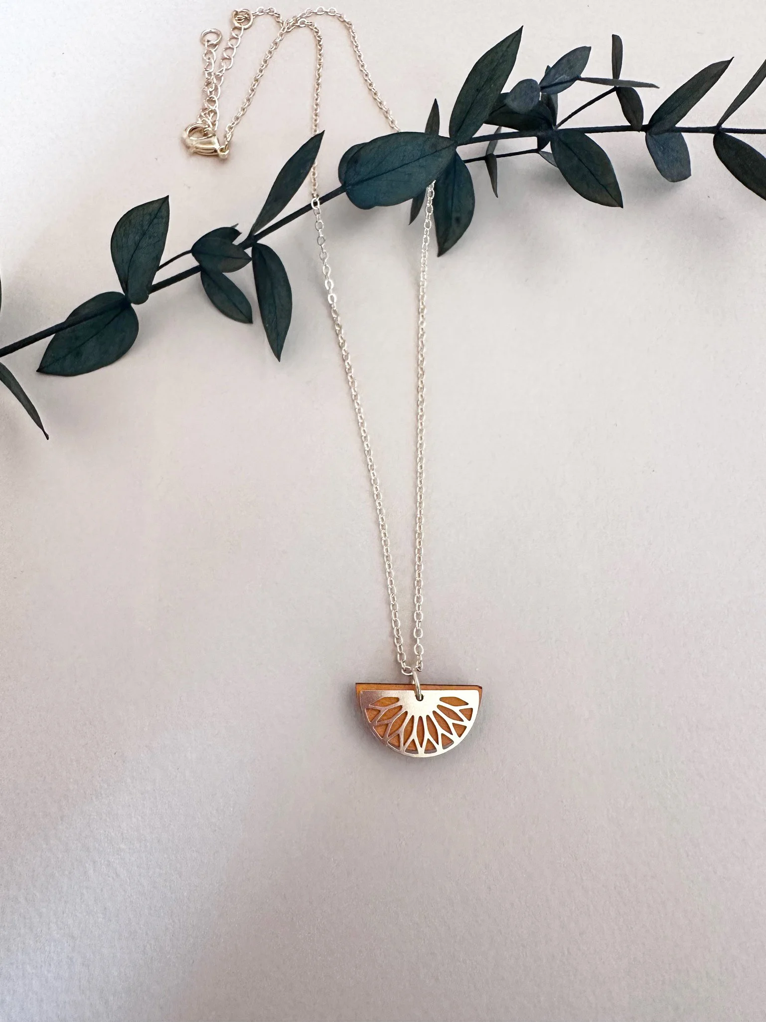 Marguerite petit necklace