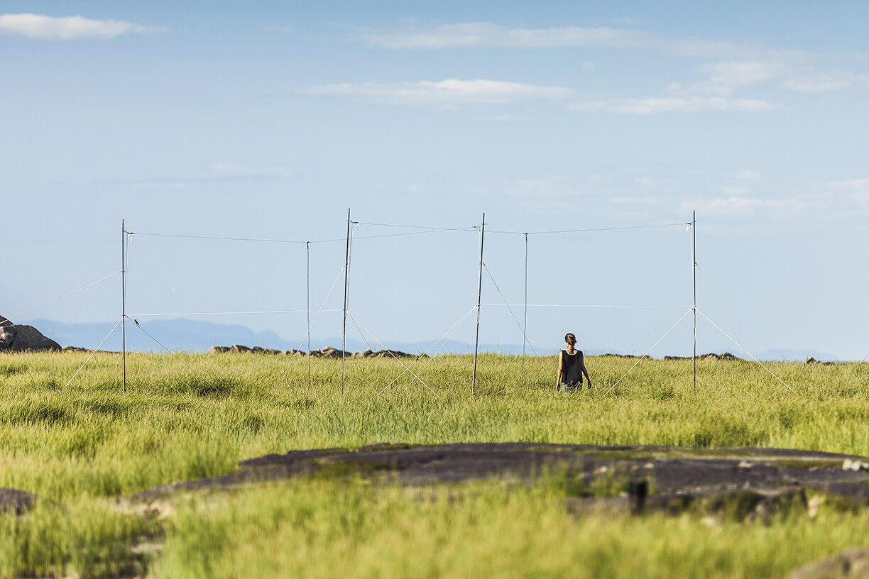  Sandra Volny,  Radio Jove , 2015, metal, ropes, concrete, copper, electronics, 360’’North-South x 540’’ East-West x 120’’, photo Jean-Sebastien Veilleux.   