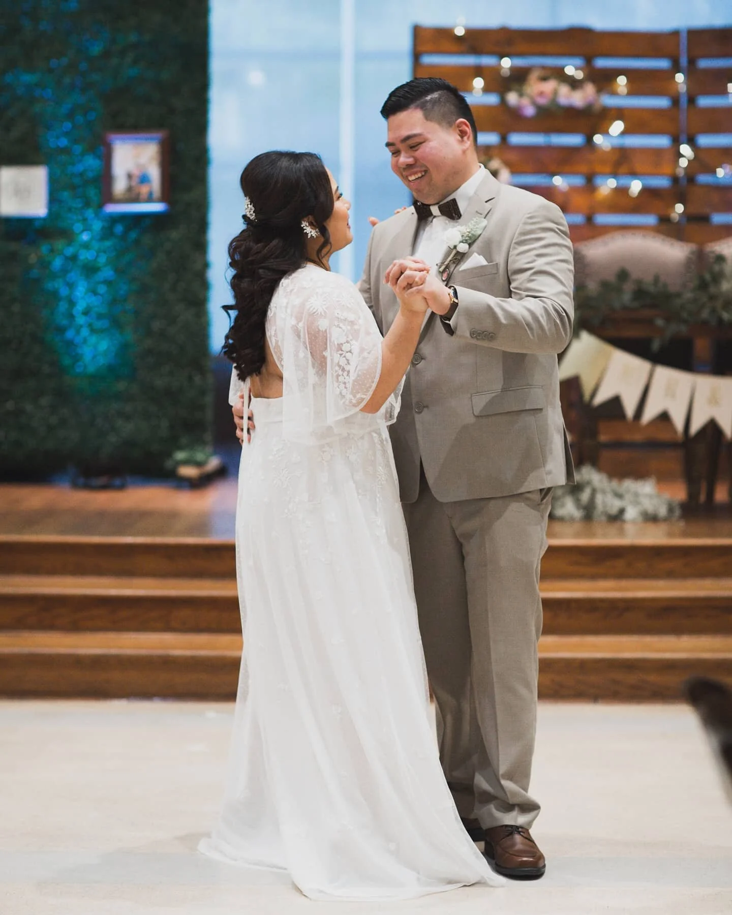 First dance, most awaited moment for the newly wed, is an expression of their unending love.🕺💃

#belovedstories #sanfranciscoengagement #seattlephotographer #seattlewedding #seattleengagement #ocphotographer #ocengagement #californialove #engagemen
