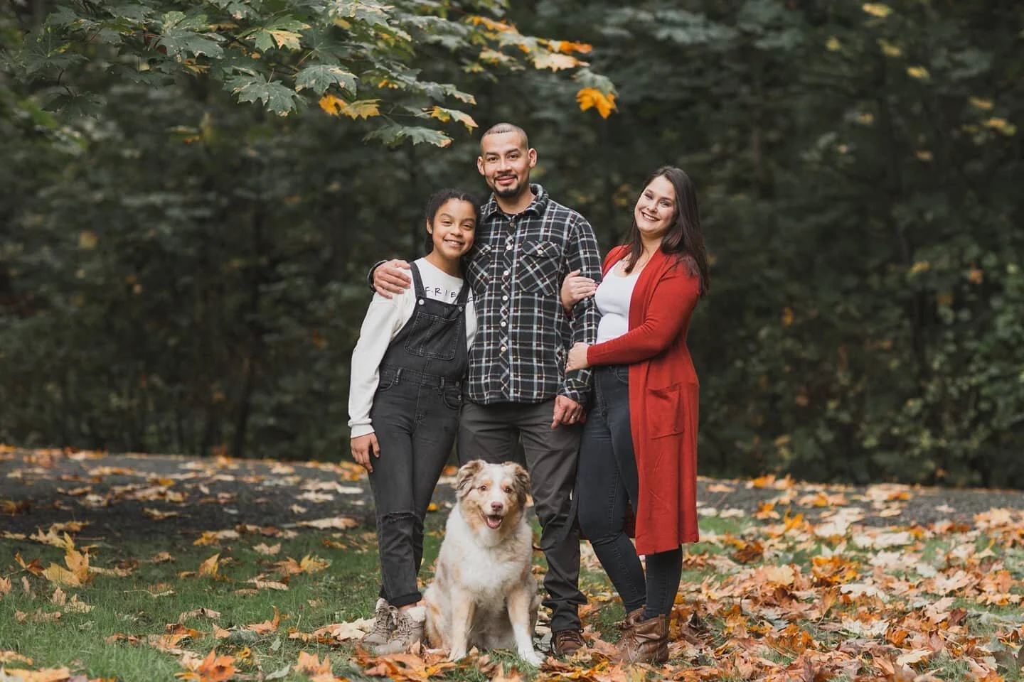 We welcome the fur babies to family shoot. 💕

#fallmini #fallfoilage #fallphotoshoot #fallphotography #familyportraits #familyphotos #familyphotoshoot #familyphotographer #kidsfashion #seattlefamilyphotographer #seattlefallcolors #fall2020 #portriat