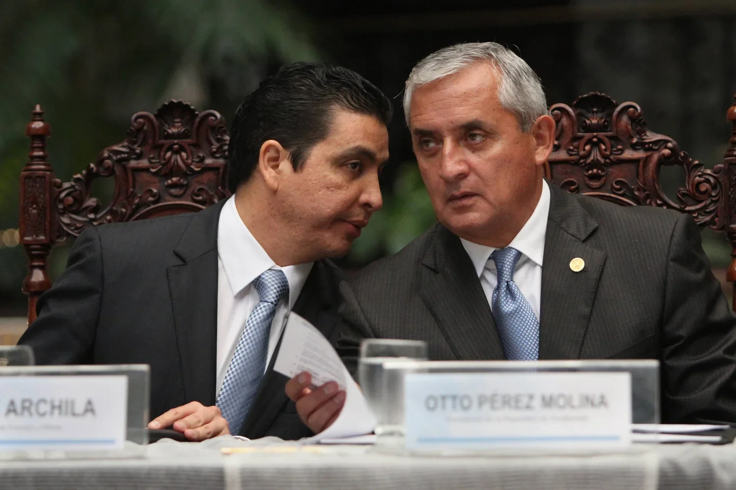 Figure 5. San Rafael Mine Signing. Then-Mining and Energy Minister Erick Archila (left) whispers to then-President Otto Pérez Molina during the signing of the official agreement between the Guatemalan government and Tahoe Resources and Goldcorp’s El 