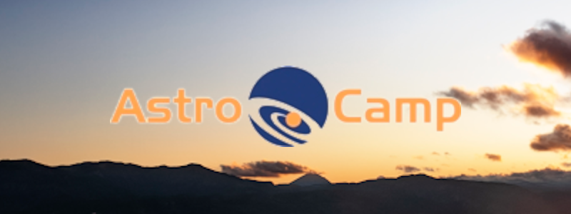 AstroCamp位于西班牙Albatece的Nerpio的高山上，是一个理想的天文观测区域。内尔皮奥位于西班牙东南部，被格拉纳达和穆尔西亚的山脉以及著名的卡索拉国家公园所包围，是西班牙最大的国家公园。