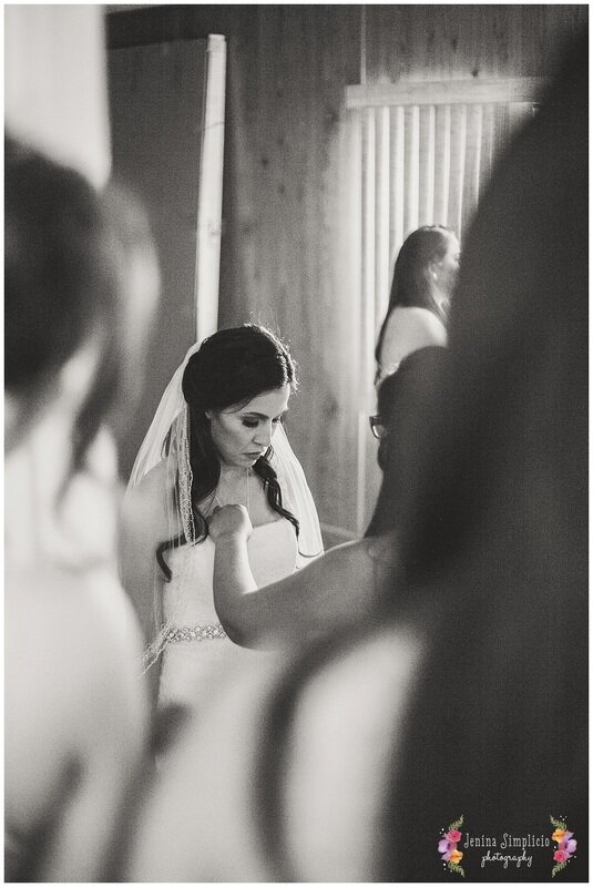  black and white last touches for the bride 