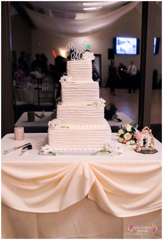  wide shot of the wedding cake 