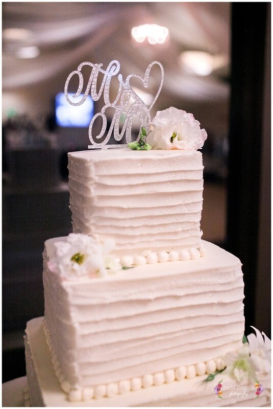  close up of the wedding cake 