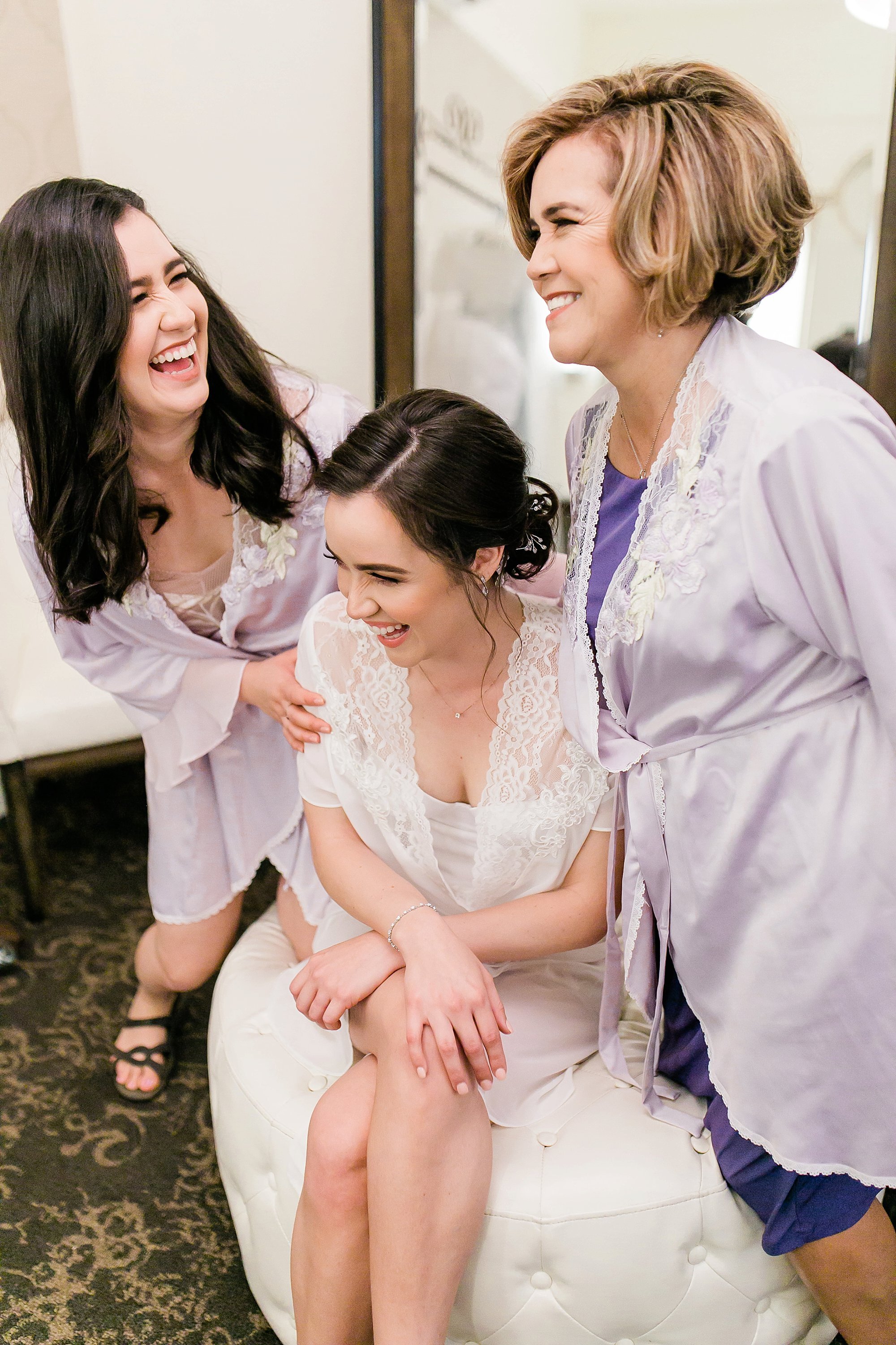  bride with her bridesmaids 