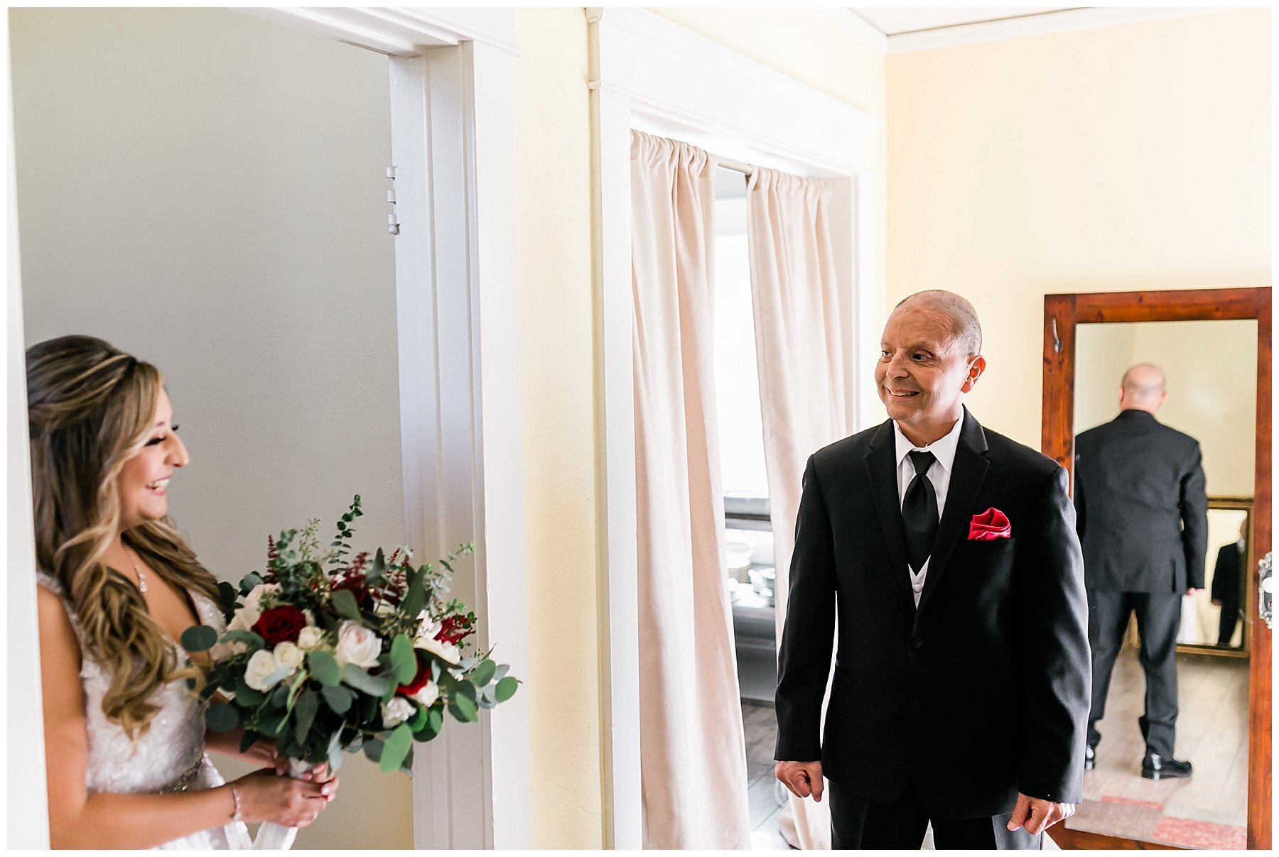  father seeing bride for the first time 