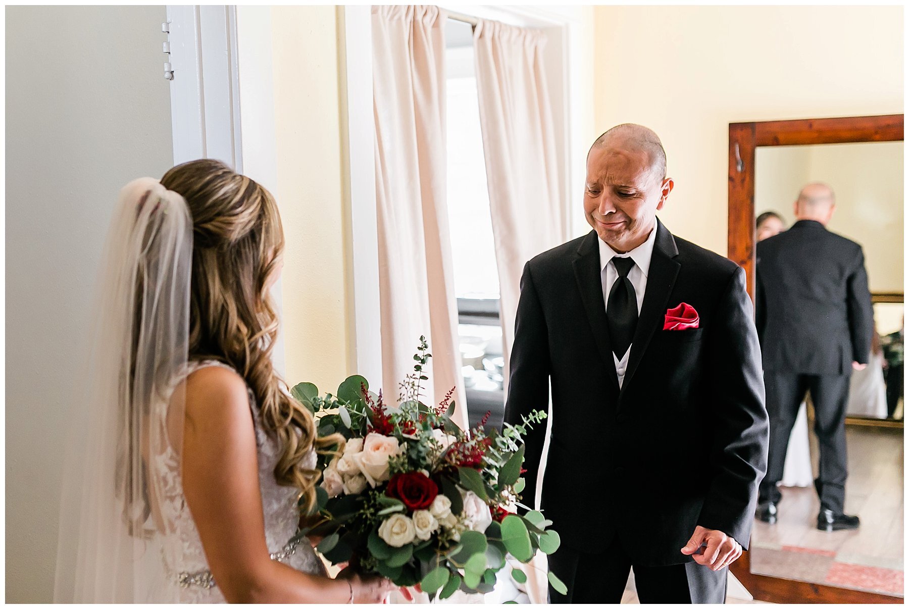  father seeing bride for the first time 