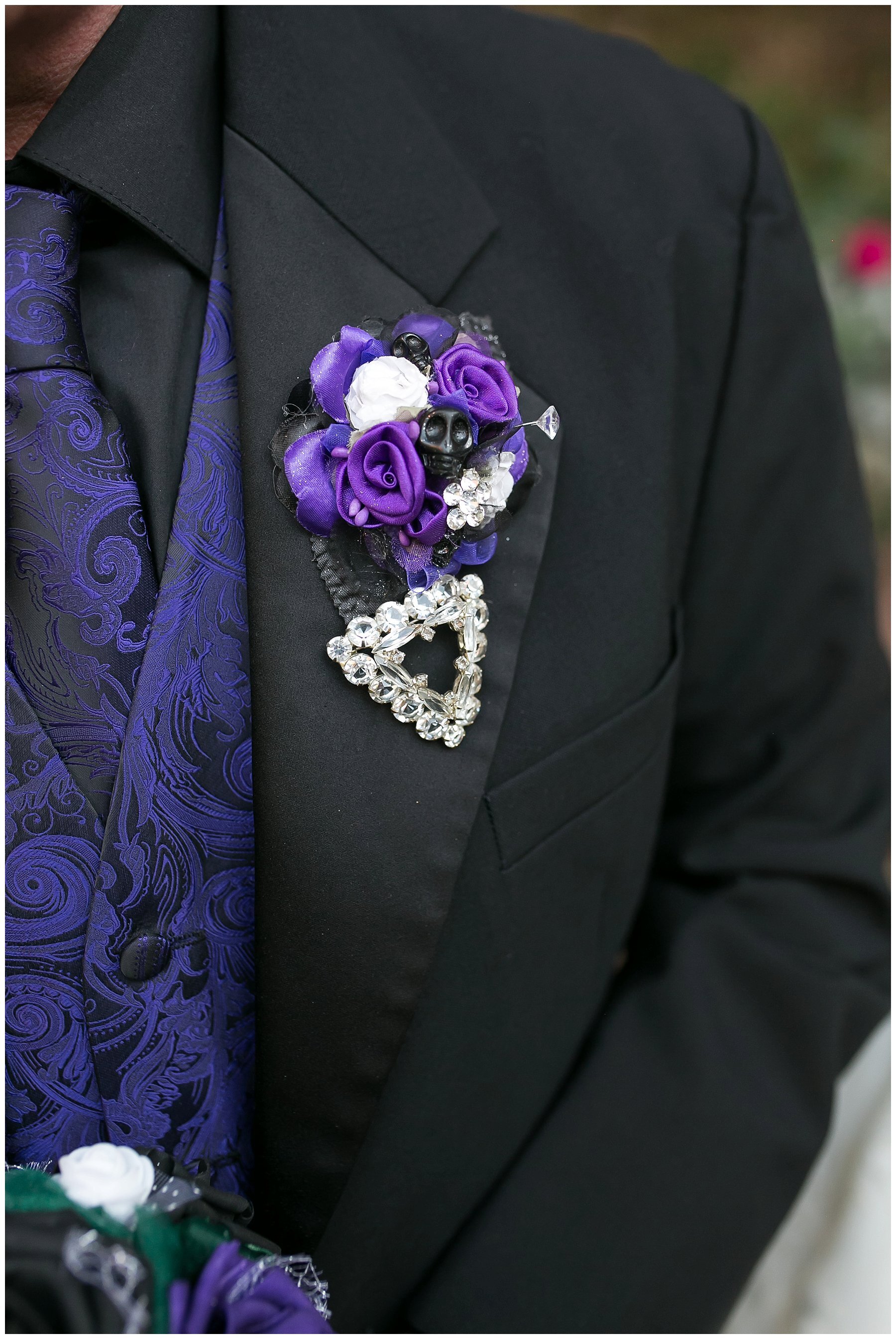  close up of bride’s boutonniere  