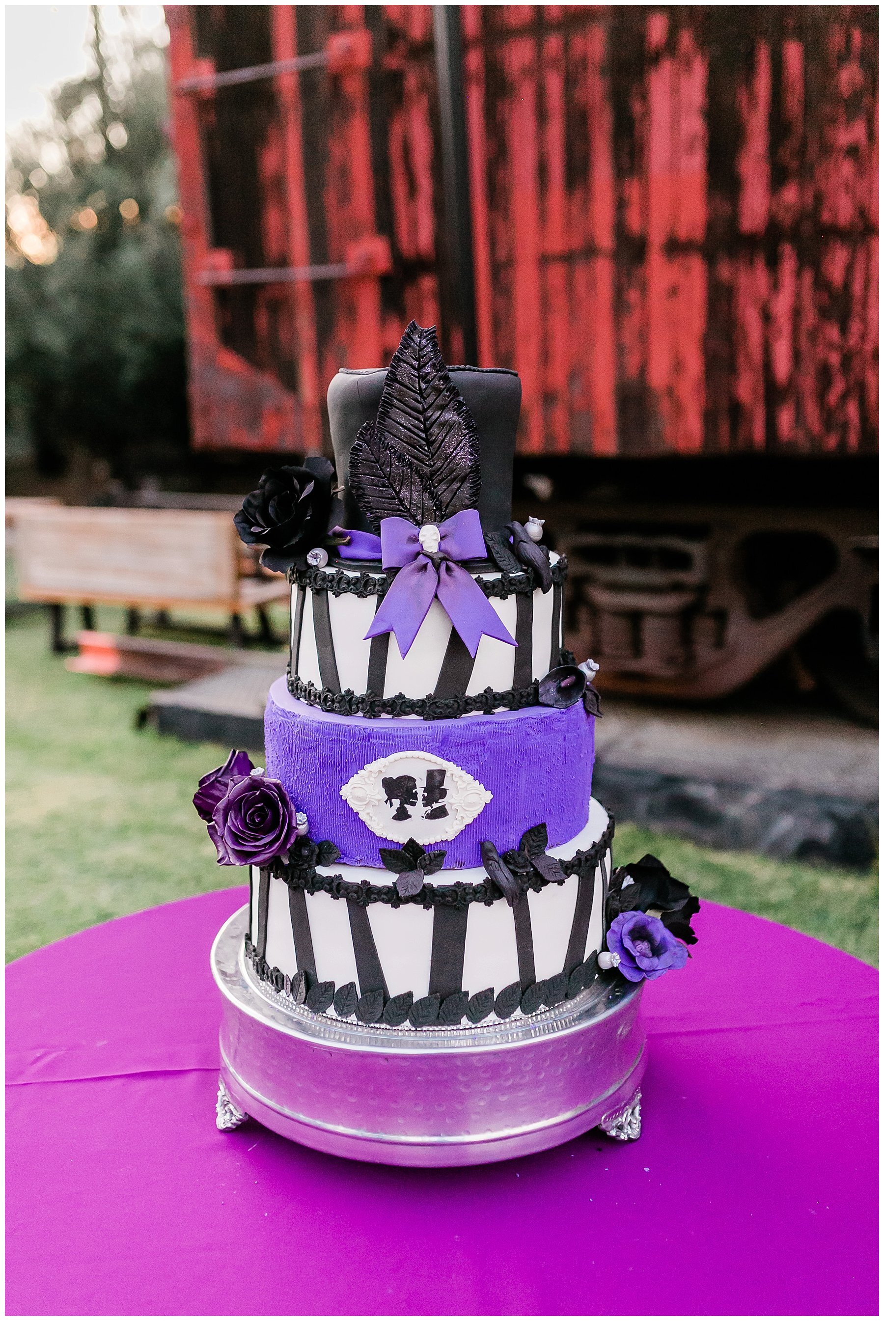  haunted mansion wedding cake 