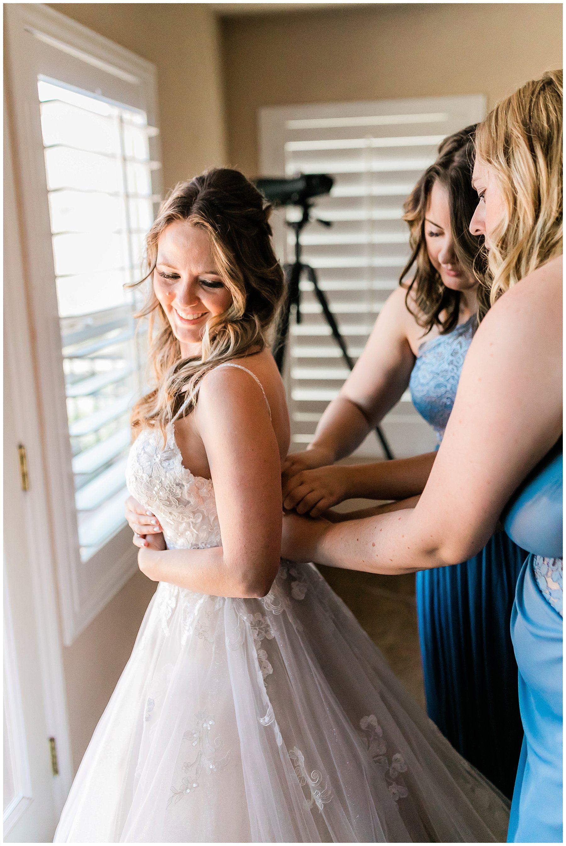  bride getting ready in the bridal suite 