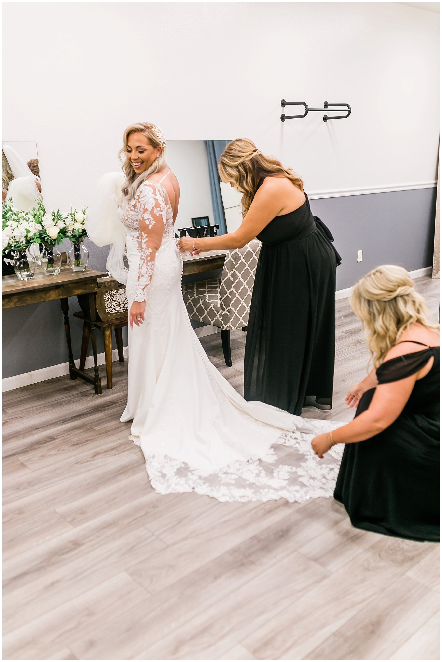  bride getting ready in the bridal suite 