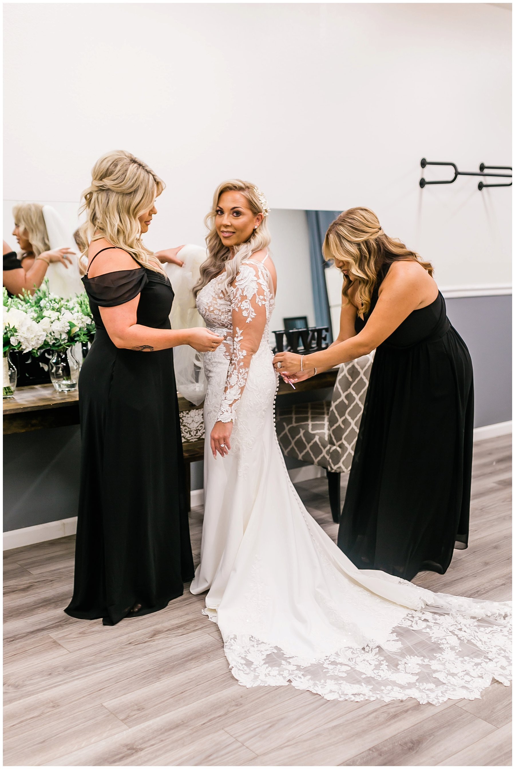  bride getting ready in the bridal suite 