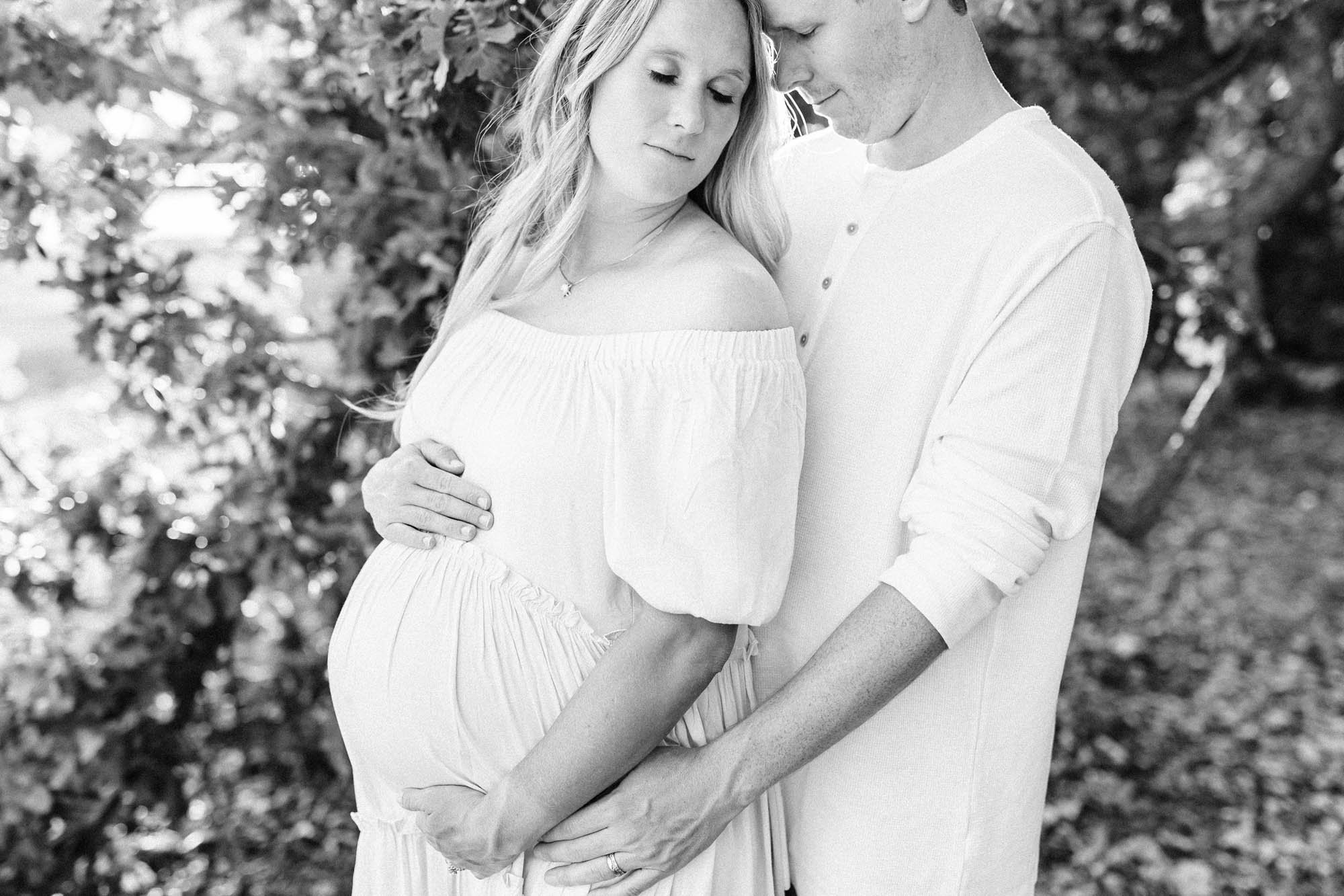 Old Meadows Park Maternity session under oak trees with Ventura County photographer