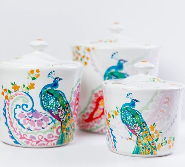 Nuestros Peacock Jars son perfectos para agregar color a un ba&ntilde;o de visitas, mesita auxiliar o para colocar galletas en la estaci&oacute;n de caf&eacute; o t&eacute;! Dos tama&ntilde;os disponibles en nuestra Web. #jars #home #details #peacock