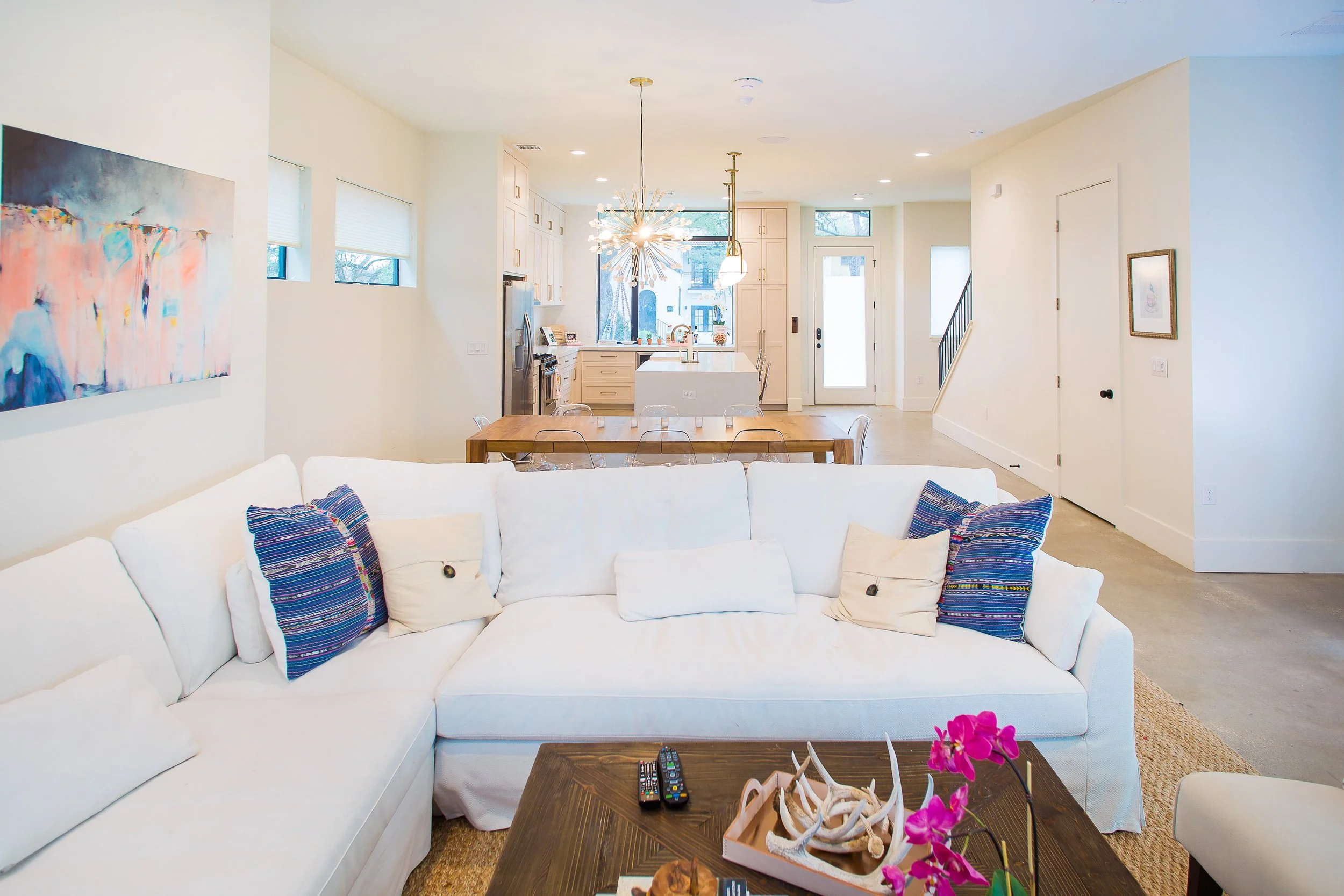 12 - Living Room.jpg
