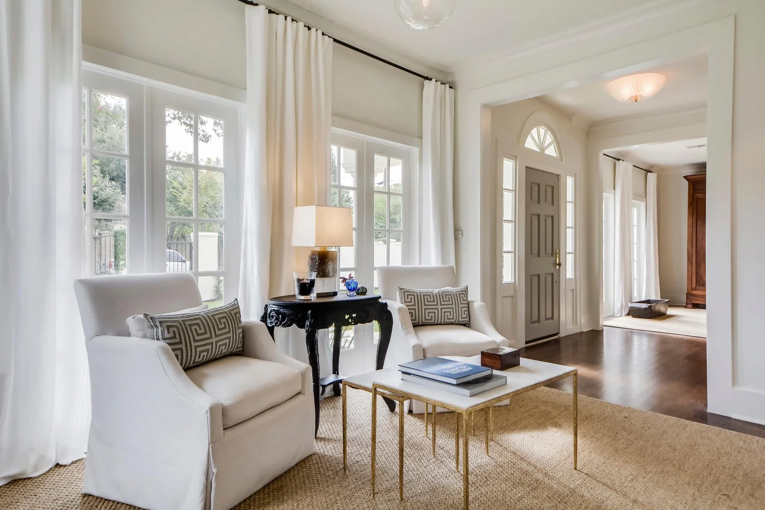 1500 Murray Ln-large-019-42-Formal Area 04-1498x1000-72dpi.jpg