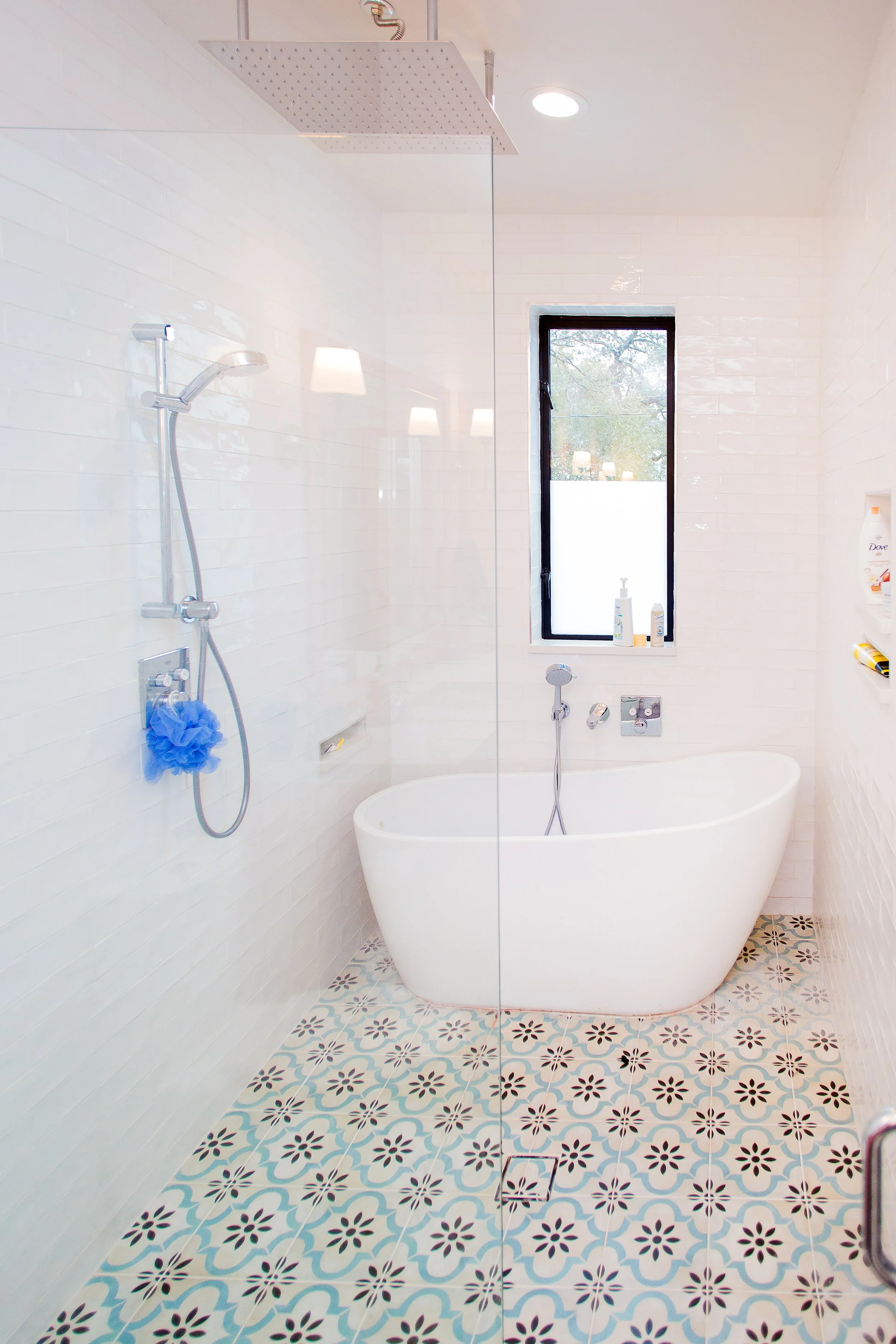19 - Bathroom.jpg