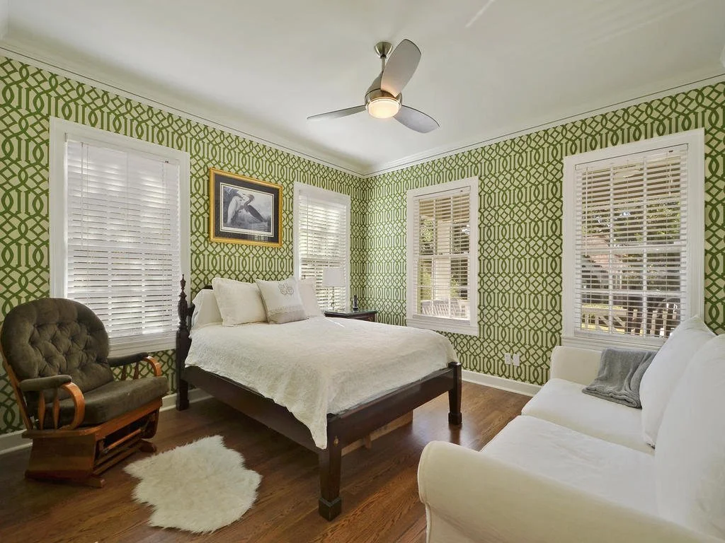 16 - Bedroom.jpg