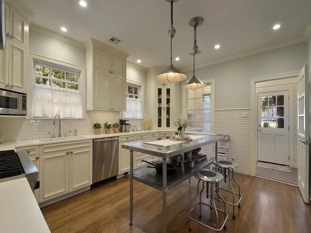 12 - Kitchen.jpg