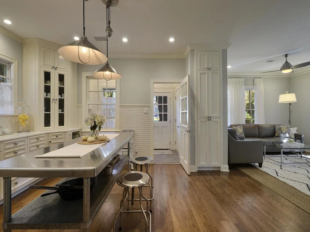 700 E 43rd St-MLS_Size-021-Kitchen and Breakfast 006-1024x768-72dpi.jpg