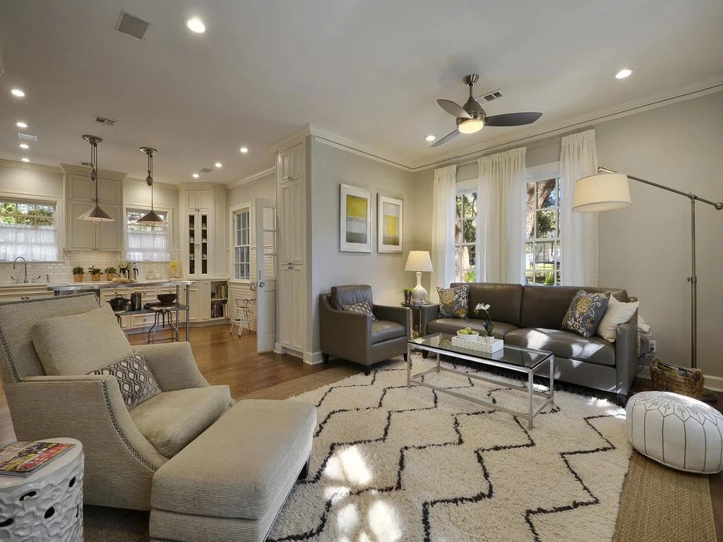 04 - Living Room.jpg