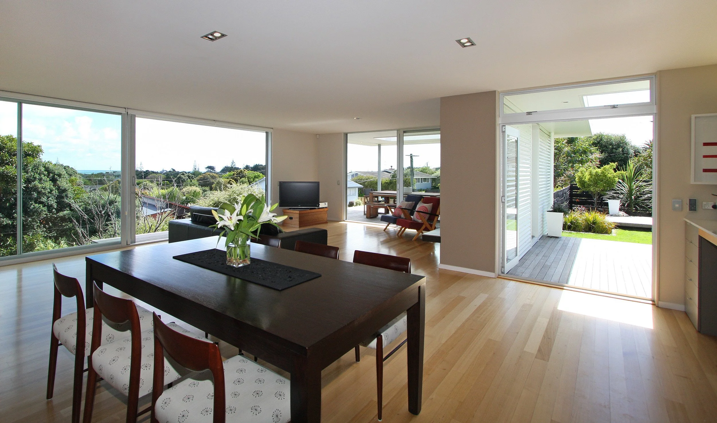 Waikanae Beach house Int 09.jpg