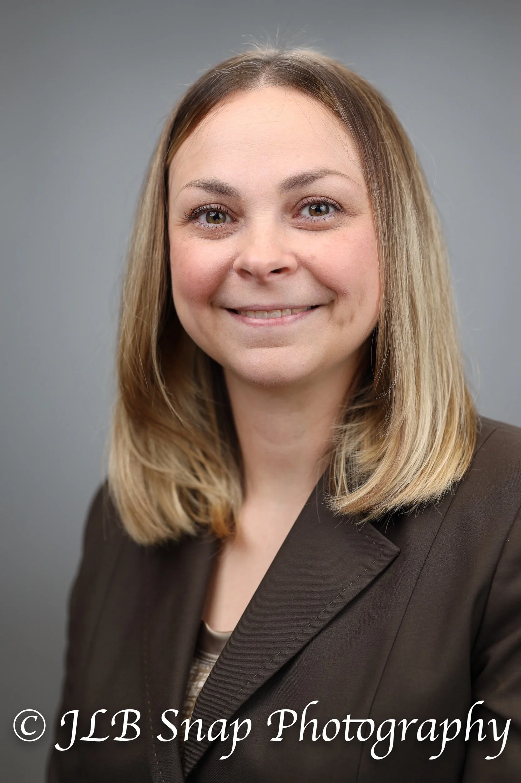 lisa headshot-059.jpeg