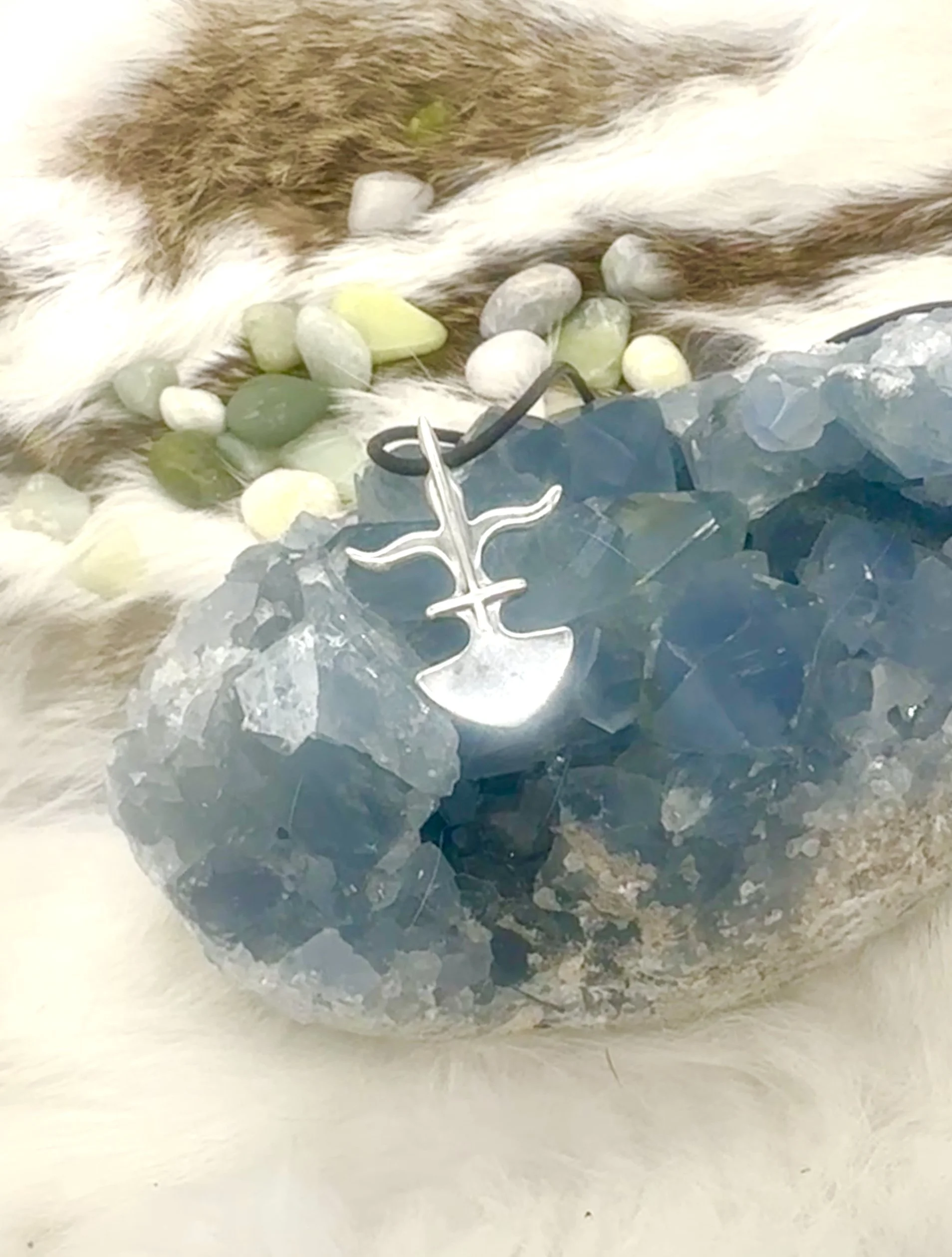 The Gaia Knife Pendant III – Silver