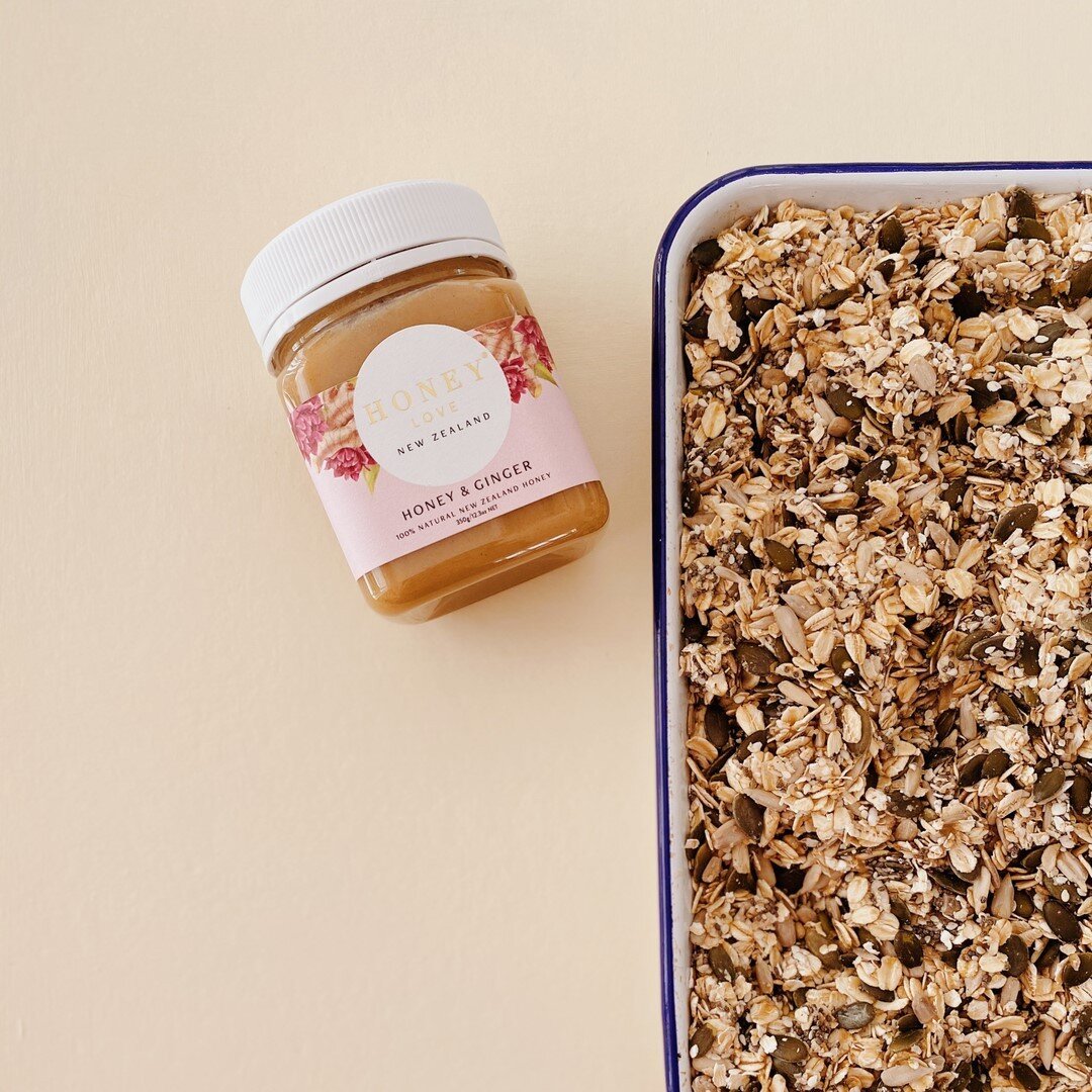 Making your own muesli is easy and tasty when you have our Ginger honey on hand. 🙌 In a large bowl mix together your favourite seeds, add a combination of jumbo oats and rolled oats, and sprinkle in some cinnamon and shredded coconut. Once all the d